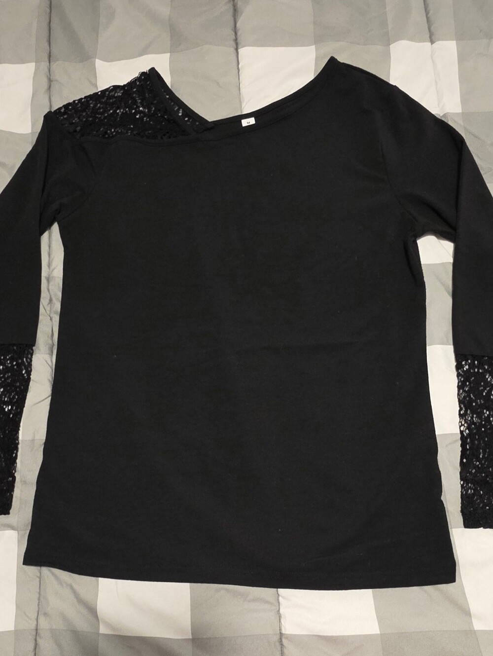 M Black Lace-Sleeve Women's Top
